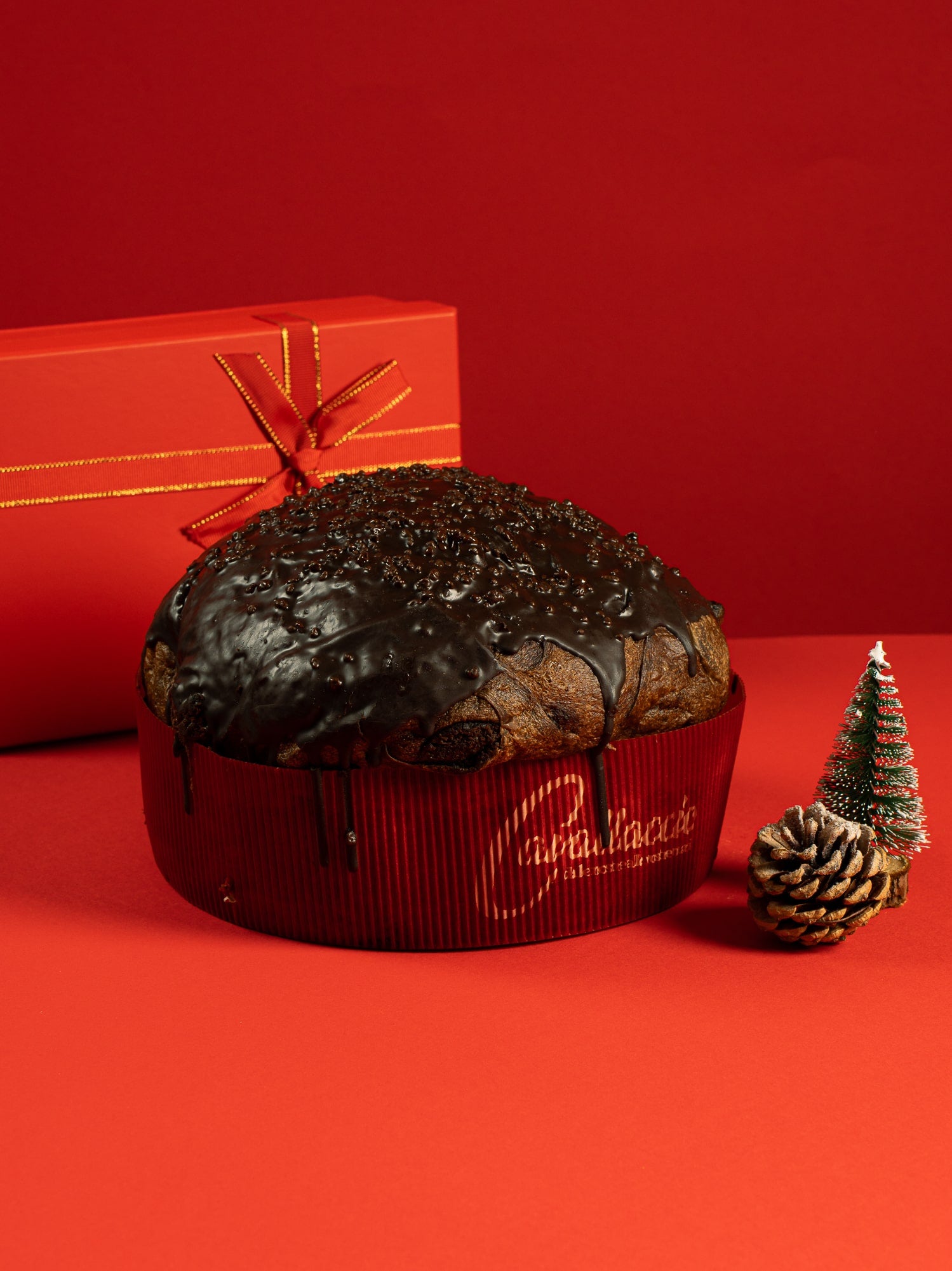 DARK CON MIRTILLO – Panettone al Cioccolato Fondente e Mirtilli